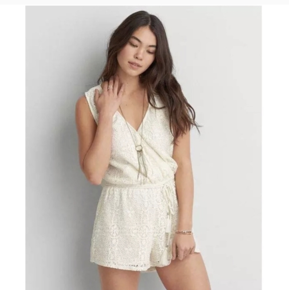 American Eagle Outfitters Cream Lace Lined Wrap Elastic Waist Romper,Size Small